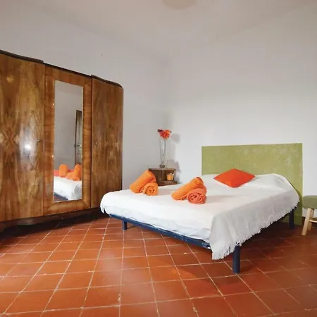 בית נופש Four Bedroom Holiday In פיאנוטולי-קלדרלו